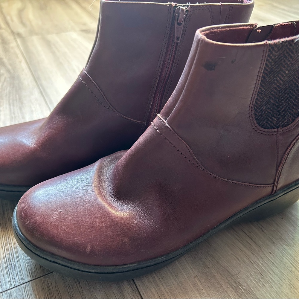 Super comfy Clark’s ankle boot 🍁